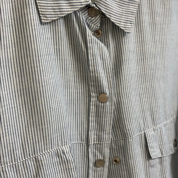 button up - Picture 2 of 4